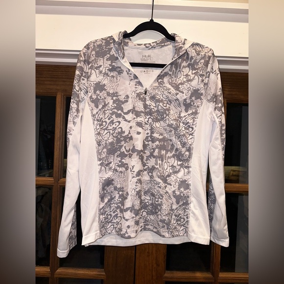 Huk Tops - EUC Huk Women's Size Large Gray and White Long Sleeve Top Fishing Boating DriFit